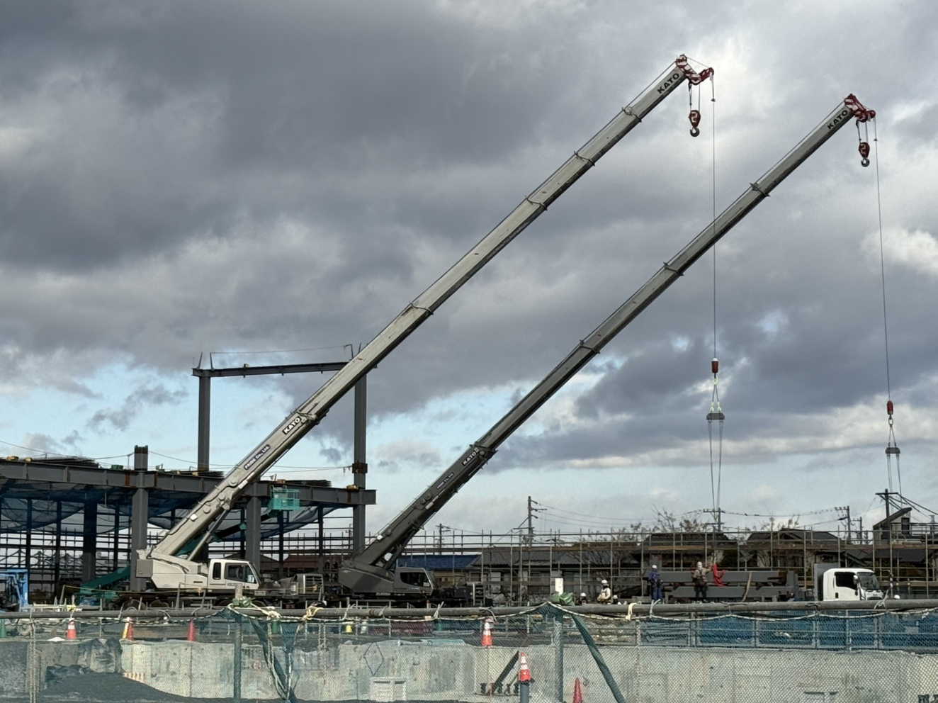 70t、50tラフタークレーン作業風景