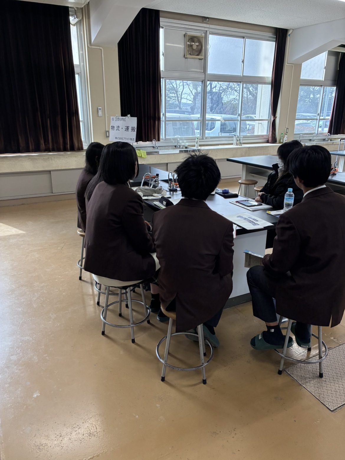 四日市商業高校の職業別説明会に参加させていただきました