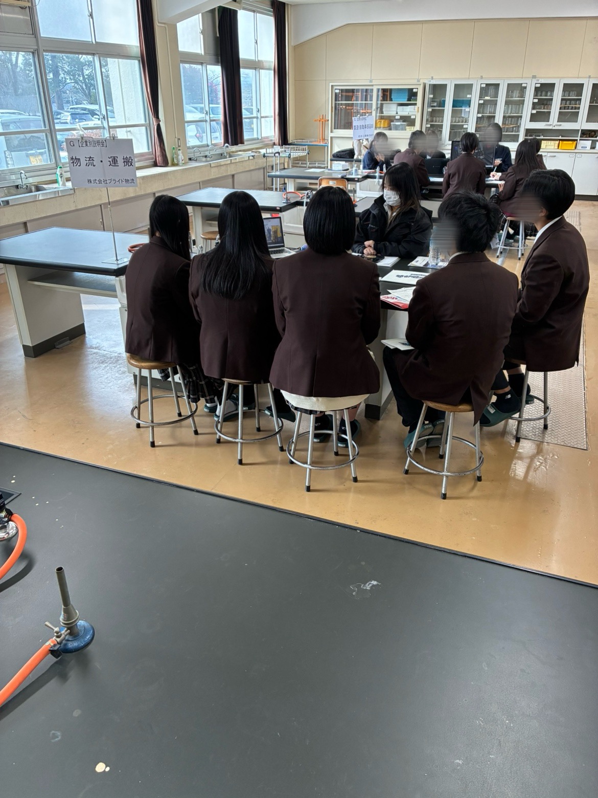 四日市商業高校の職業別説明会に参加させていただきました