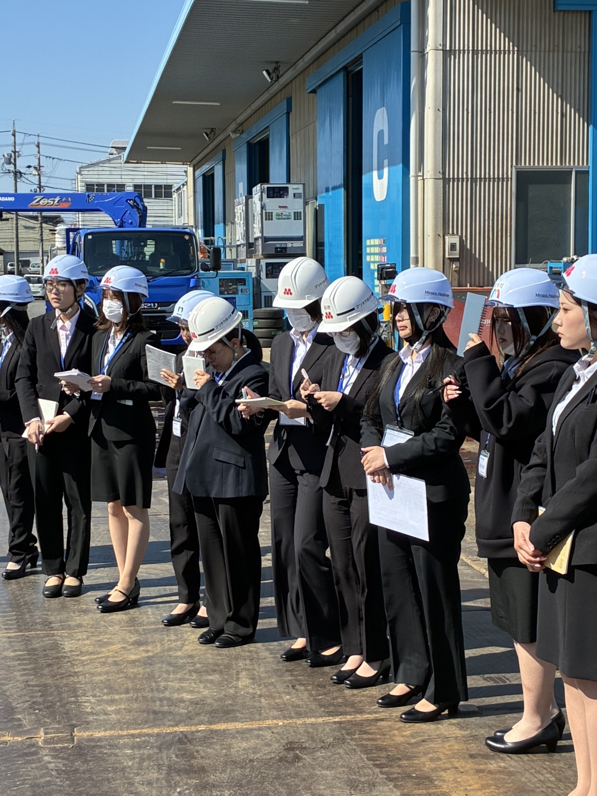 グループ会社拠点見学バスツアーを行いました