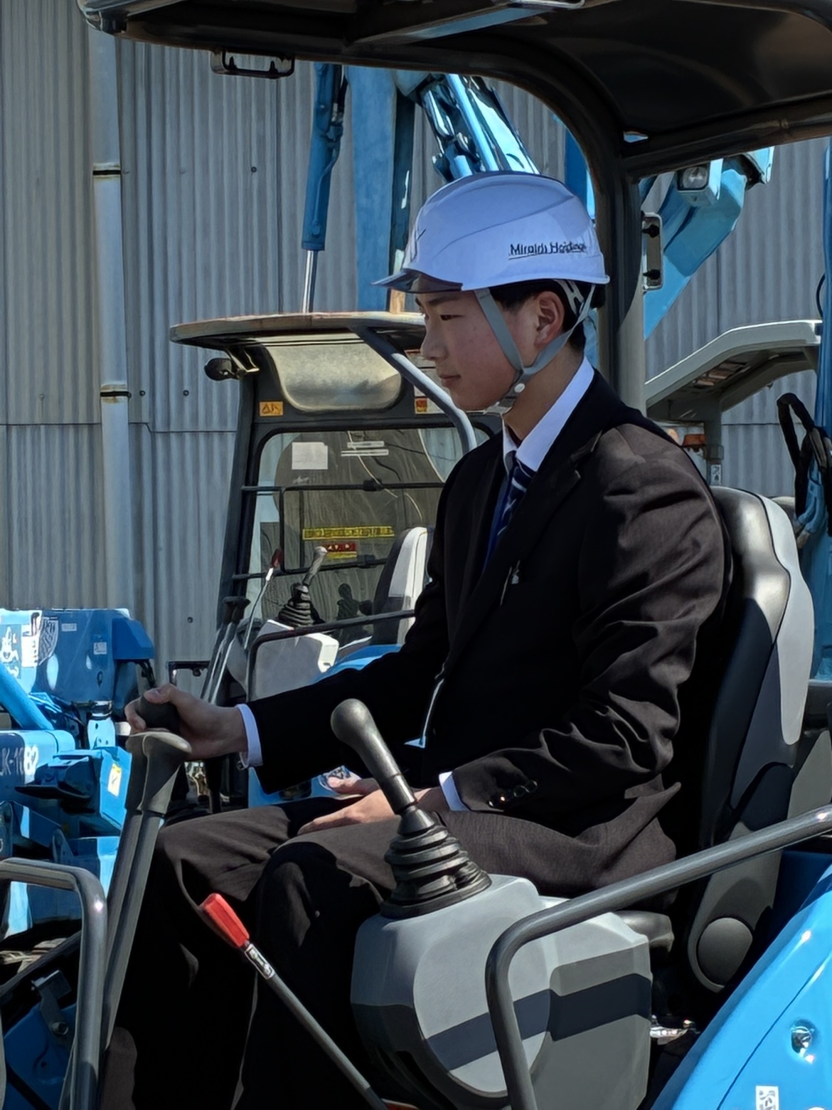 グループ会社拠点見学バスツアーを行いました