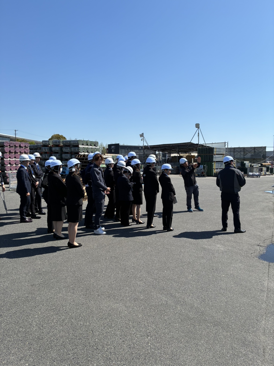 グループ会社拠点見学バスツアーを行いました