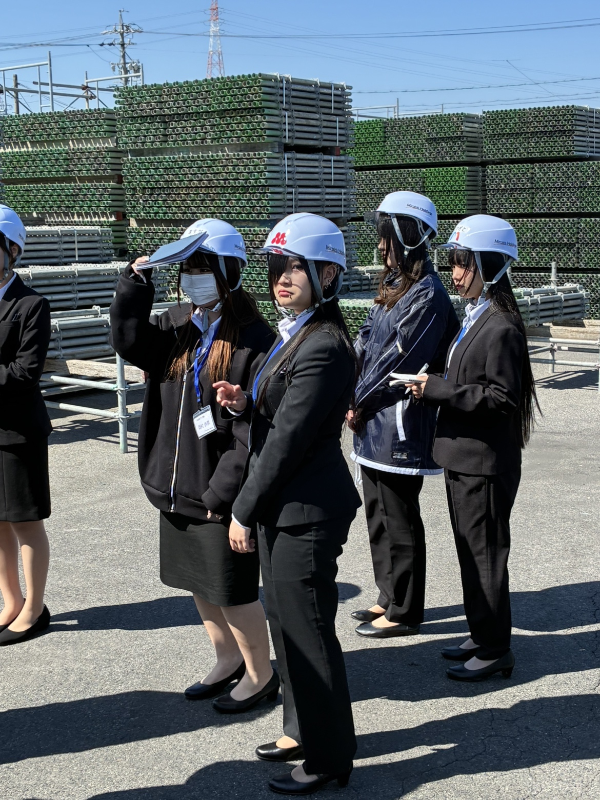 グループ会社拠点見学バスツアーを行いました