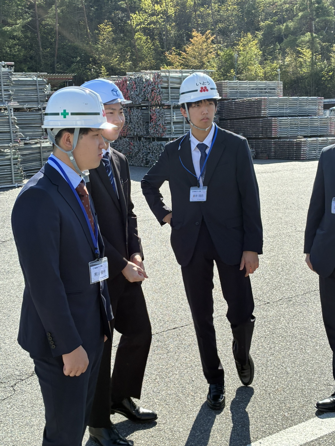 グループ会社拠点見学バスツアーを行いました