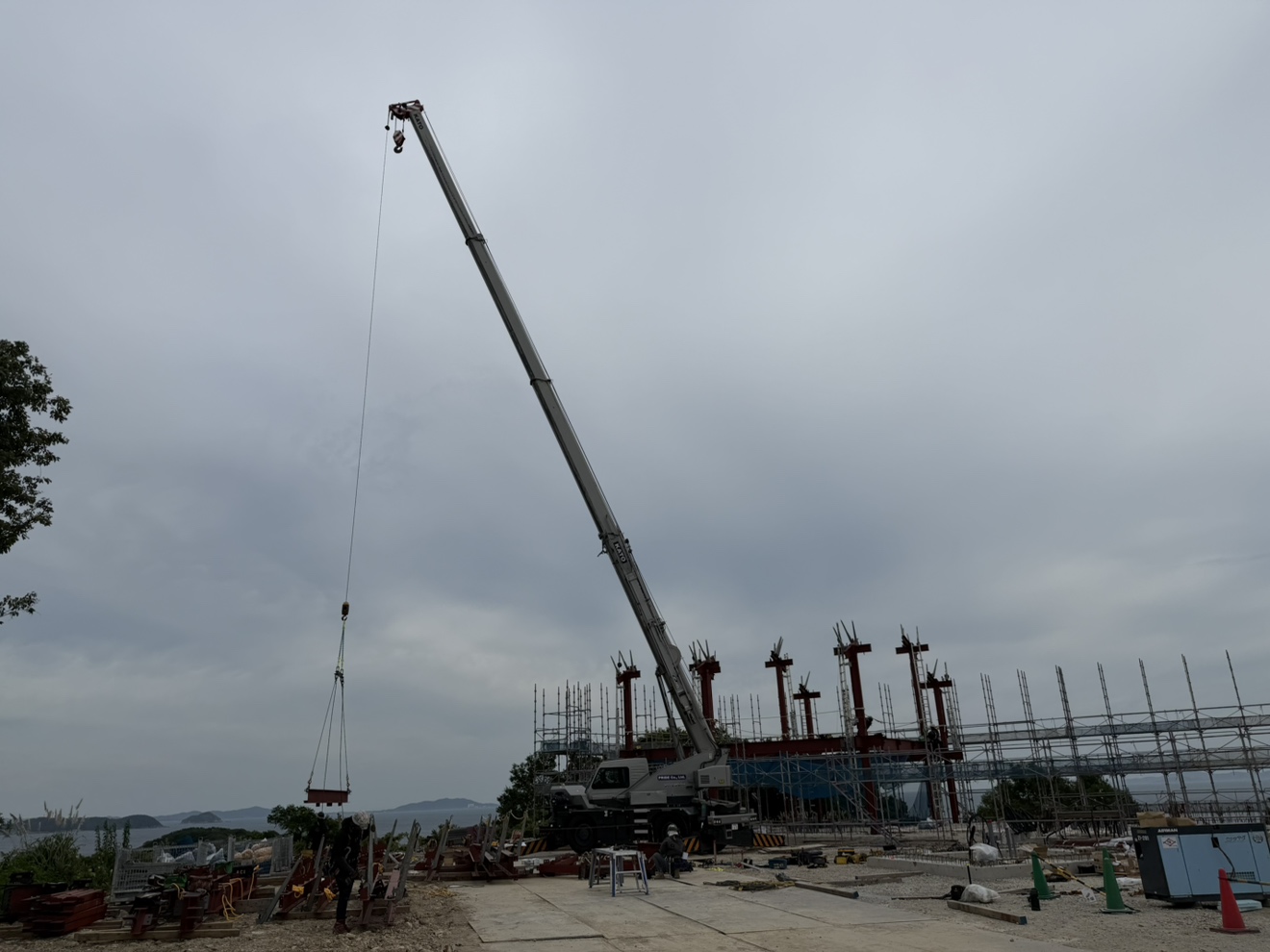 南知多の先端辺りでの鉄骨建方作業