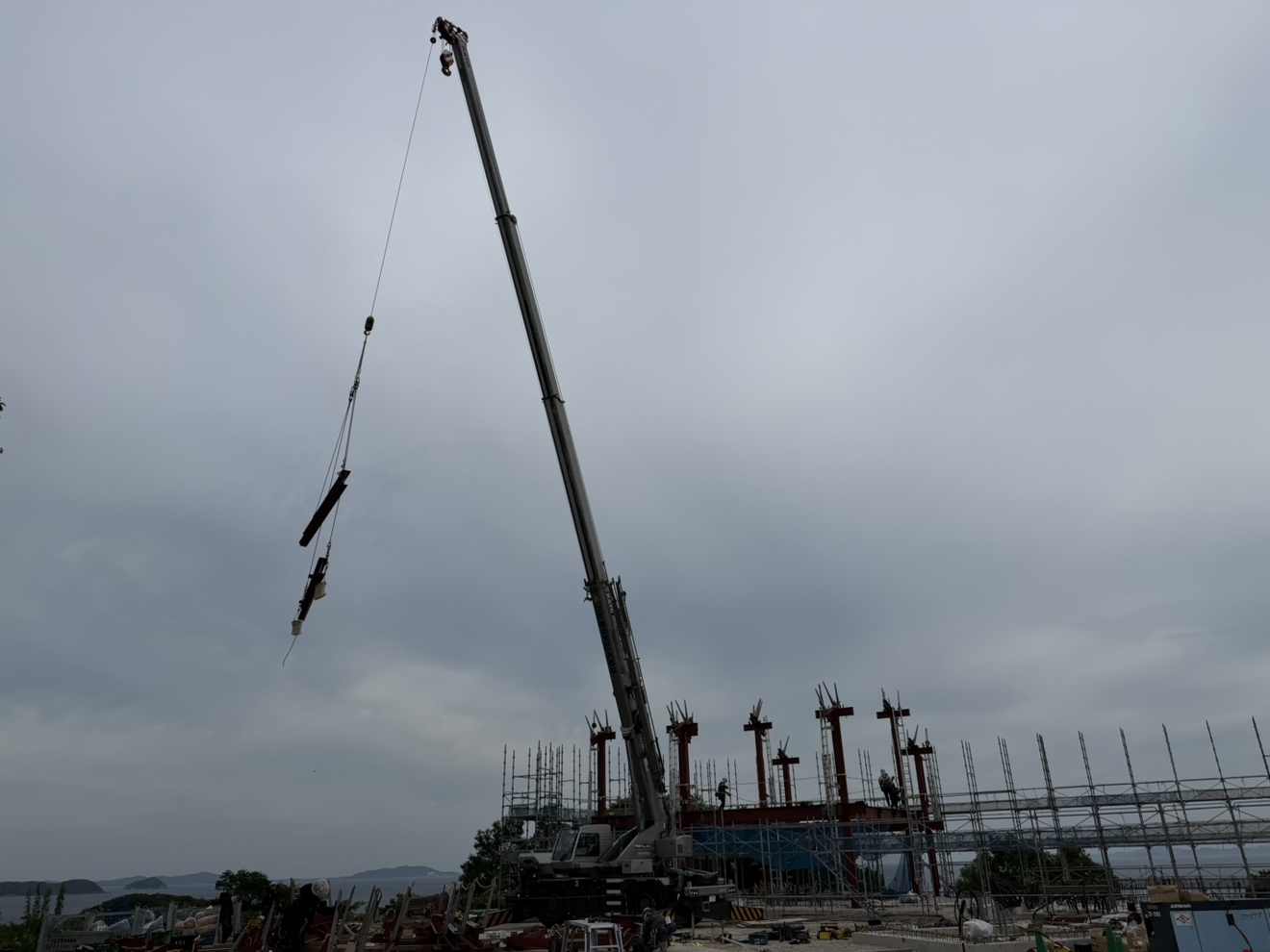 南知多の先端辺りでの鉄骨建方作業