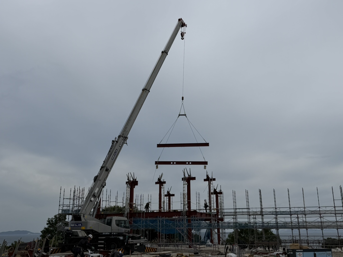 南知多の先端辺りでの鉄骨建方作業