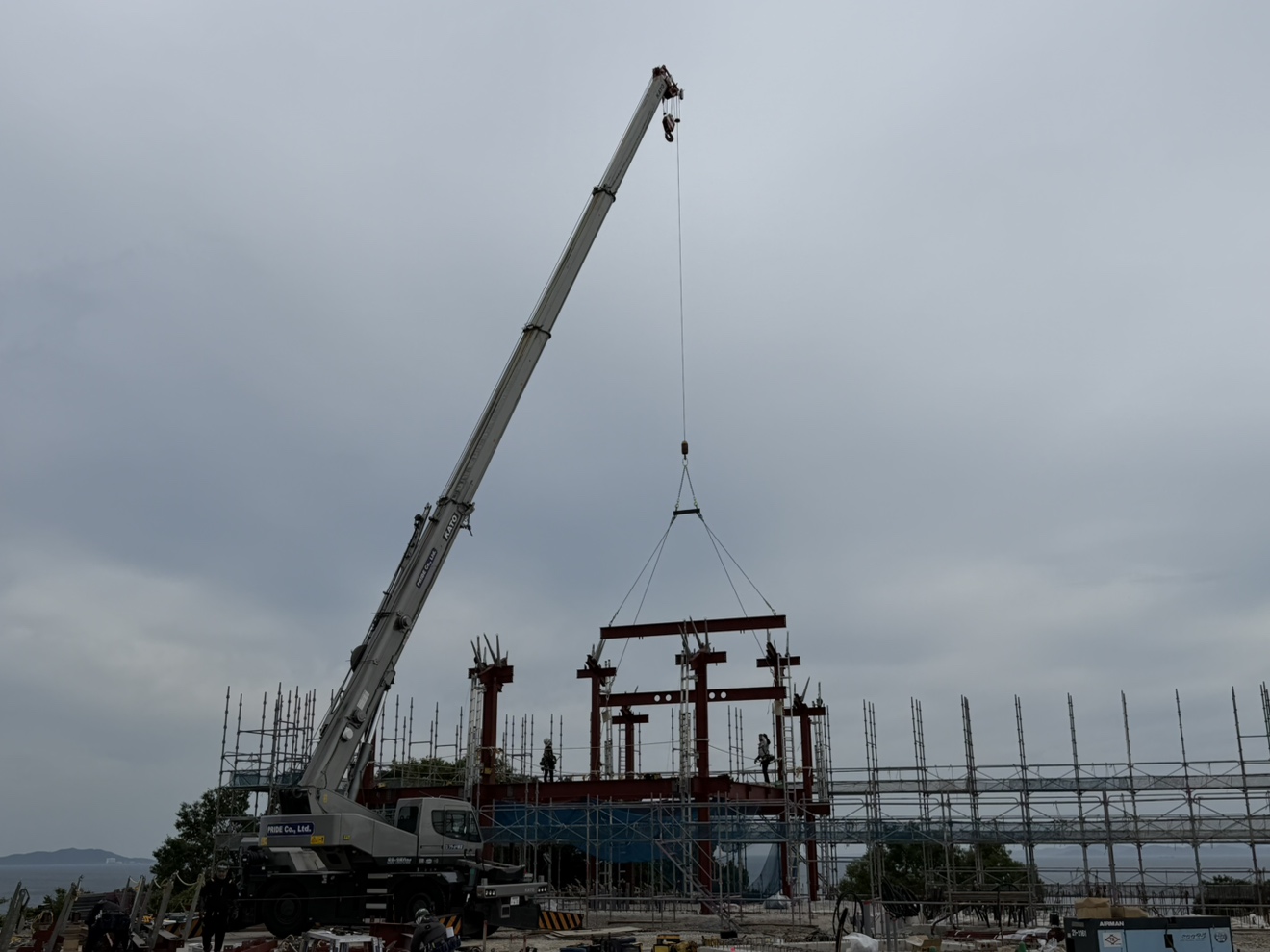 南知多の先端辺りでの鉄骨建方作業