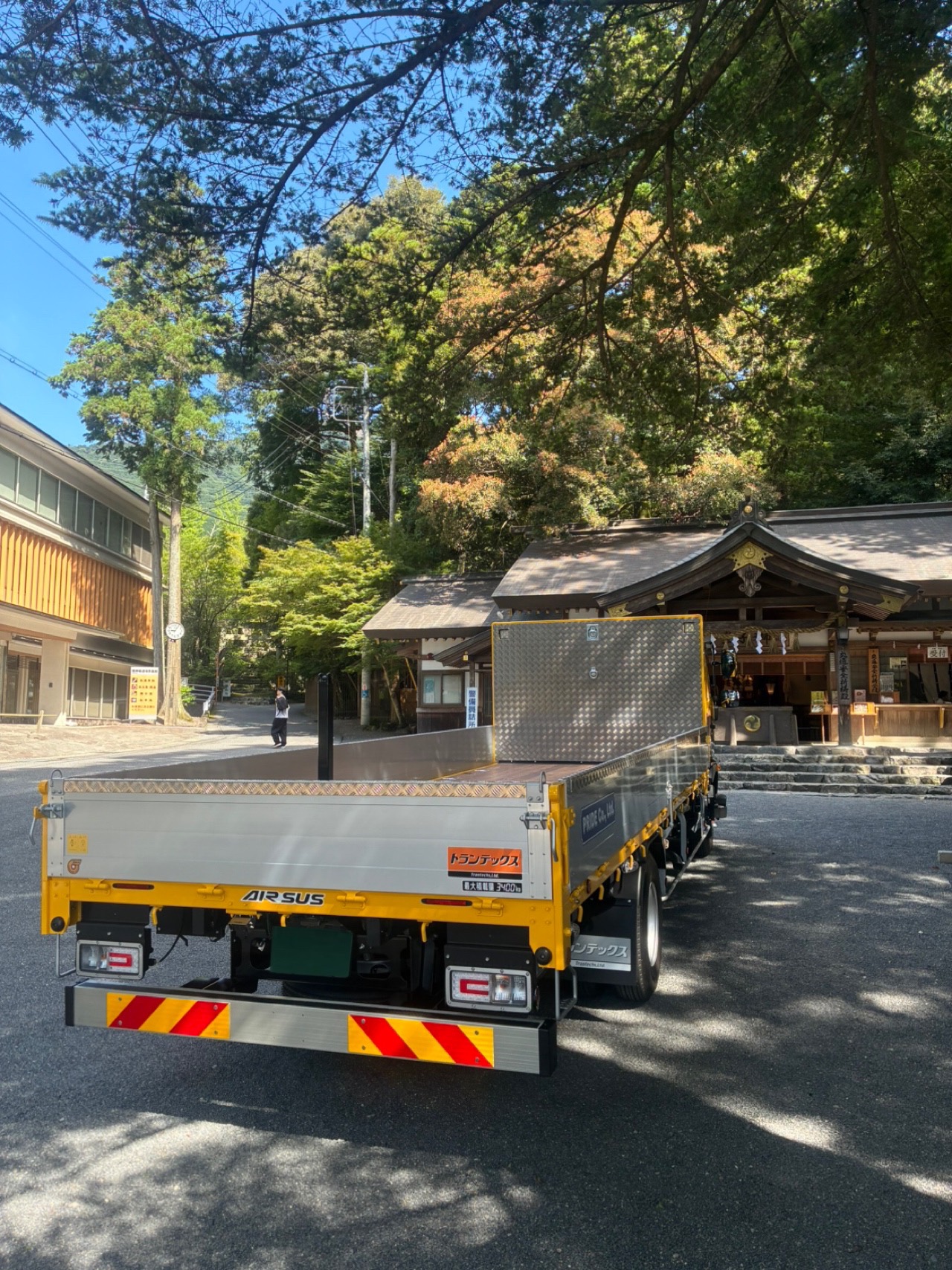 新車の4t平車が納車されました！